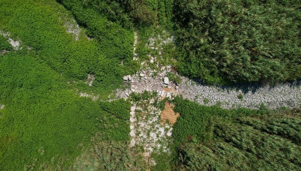 Terkos Barajı’nda sular çekildi, tarihi yol ortaya çıktı