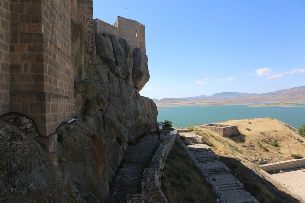 Tunceli'de 2 bin 800 yıllık tarihi Pertek Kalesi göz kamaştırıyor - 17