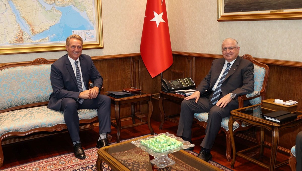 Milli Savunma Bakanı Güler, ABD'nin Ankara Büyükelçisi Flake'i kabul etti Milli Savunma Bakanı Güler, ABD'nin Ankara Büyükelçisi Flake'i kabul etti