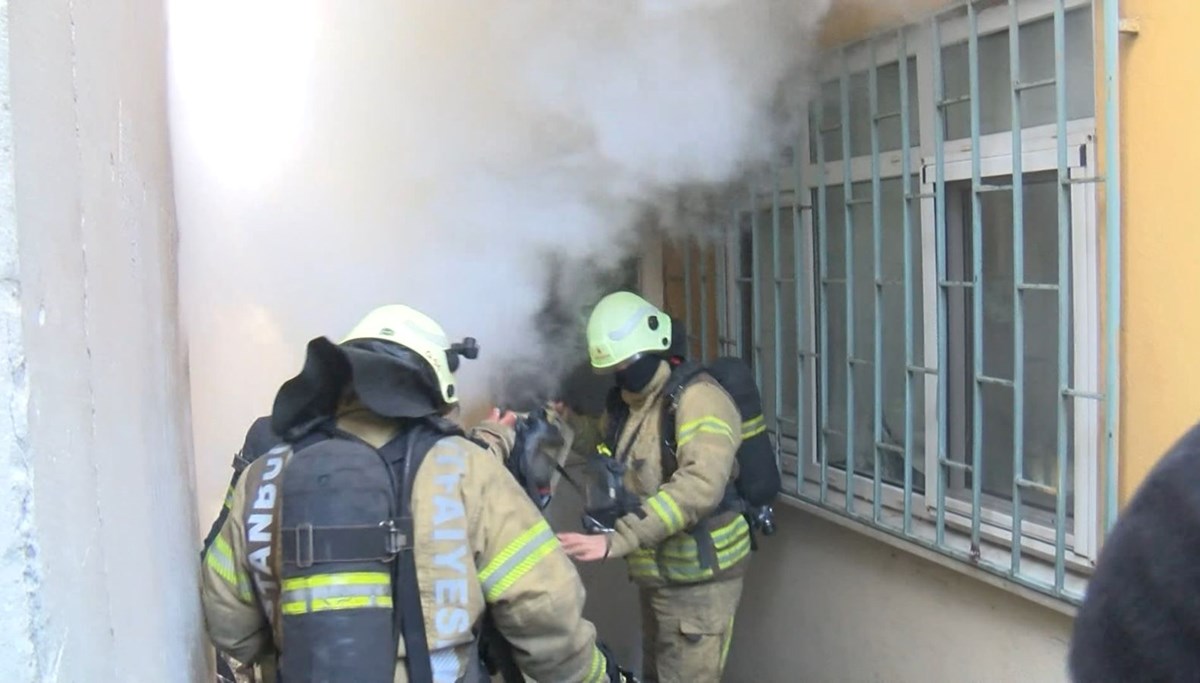 Kadıköy’de 5 katlı binada kundaklama iddiası