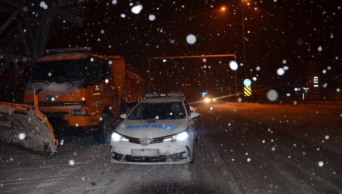 Erzincan'da kar, tipi kazalara neden oldu: 2 yaralı