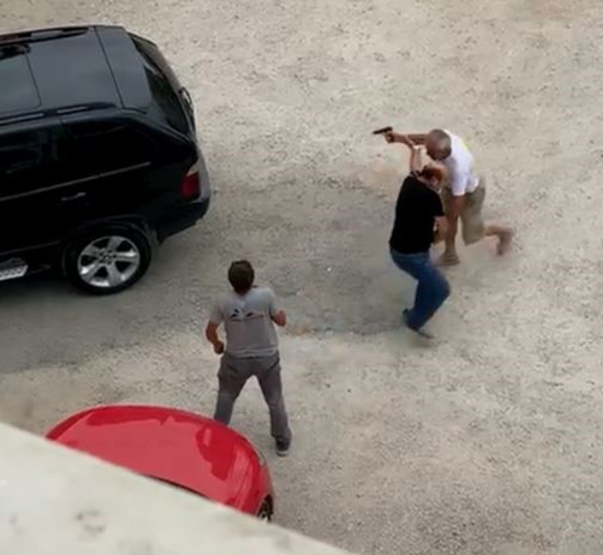 Kavga çevredekilerin kamerası tarafından kaydedildi. Kavga çevredekilerin kamerası tarafından kaydedildi.
