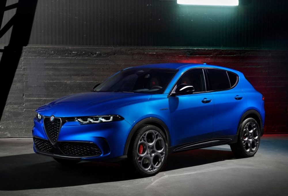 Alfa Romeo'da yeni dönem: İlk elektrik destekli model tanıtıldı - 3