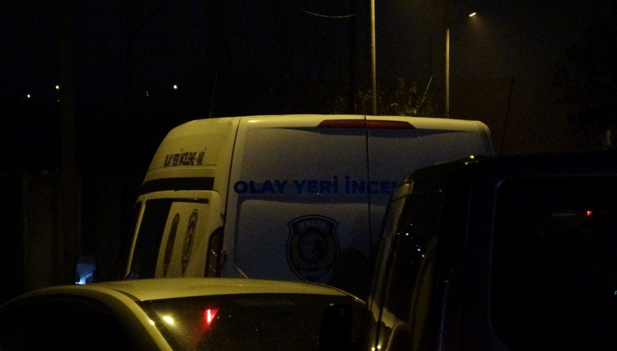 İzmir'de korkunç olay: Annesini öldürdü, babasına gidip itiraf etti İzmir'de korkunç olay: Annesini öldürdü, babasına gidip itiraf etti