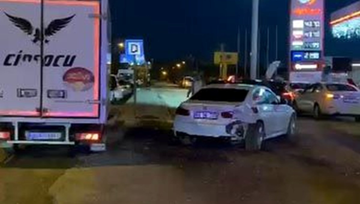 Van- Erciş kara yolunda zincirleme kaza; 10 yaralı Van- Erciş kara yolunda zincirleme kaza; 10 yaralı