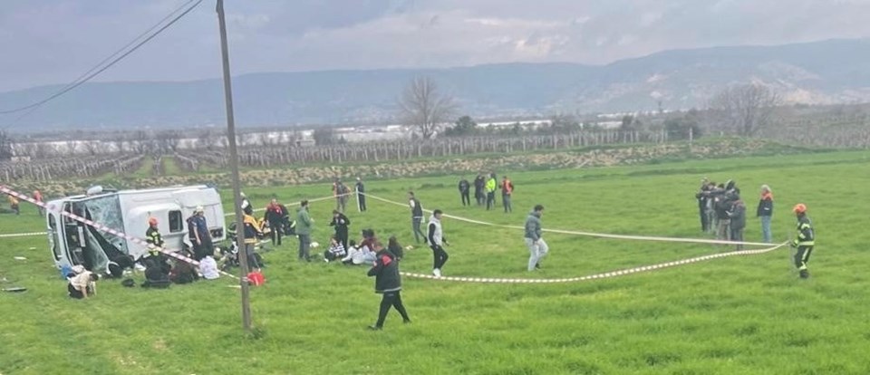 İzmir'den halter şampiyonasına giden öğrencilerden acı haber:Denizli'de devrilen midibüste iki kişi öldü, 26 yaralı - 1