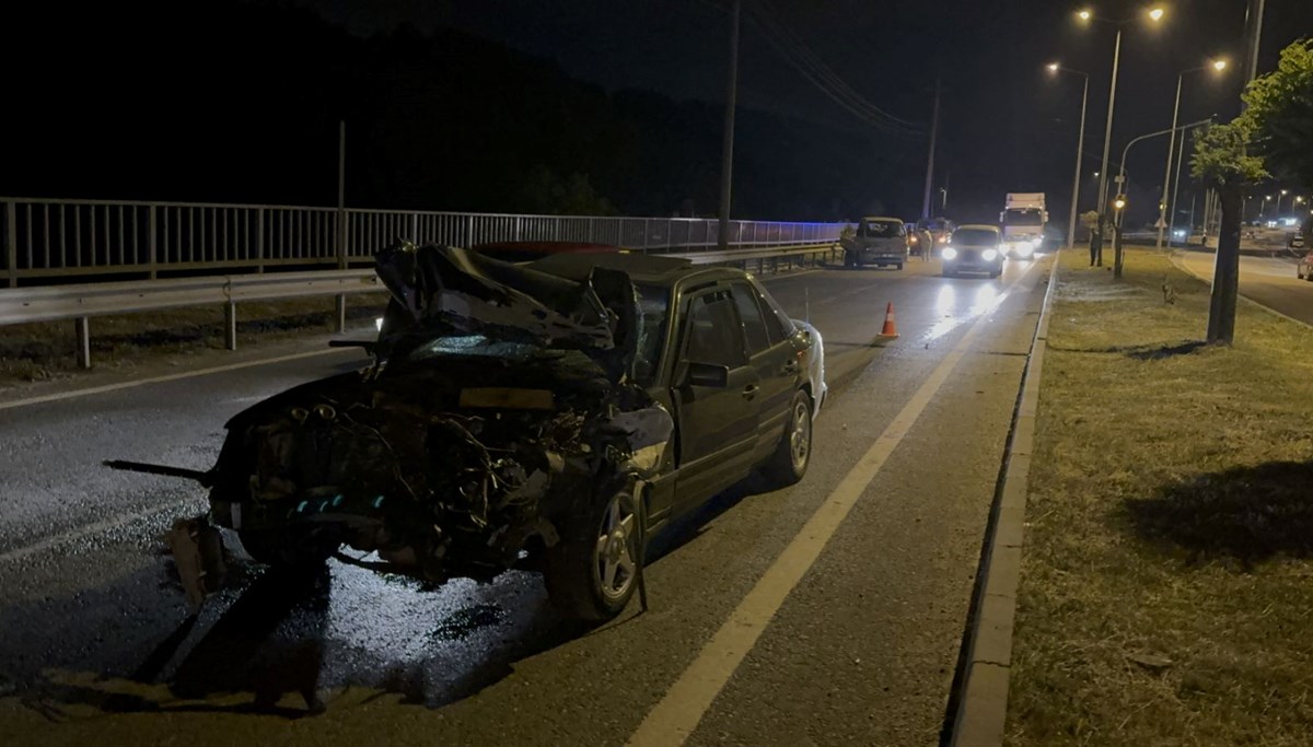 Düzce'de otomobil ile kamyonet çarpıştı: 4 kişi yaralandı