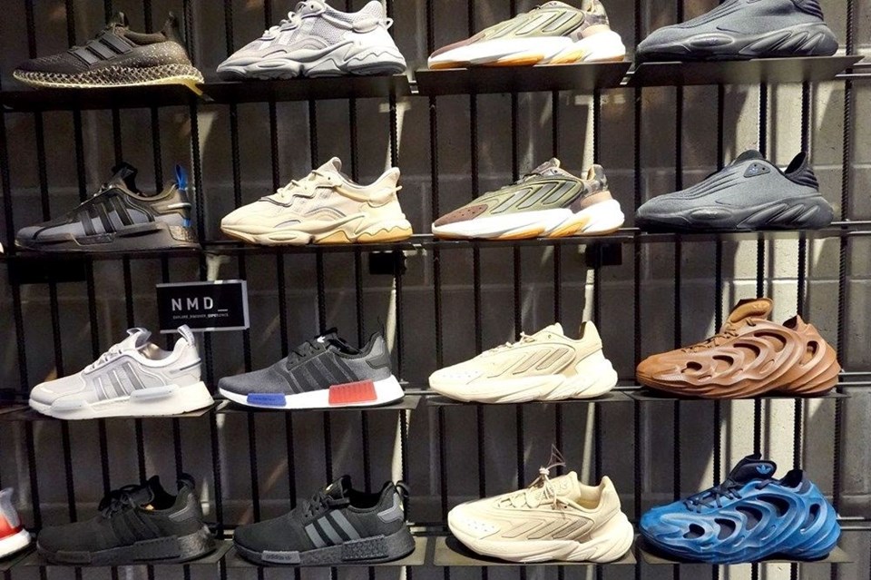 Adidas, Kanye West tasarımı ayakkabılarla ne yapacağına karar verdi - 1