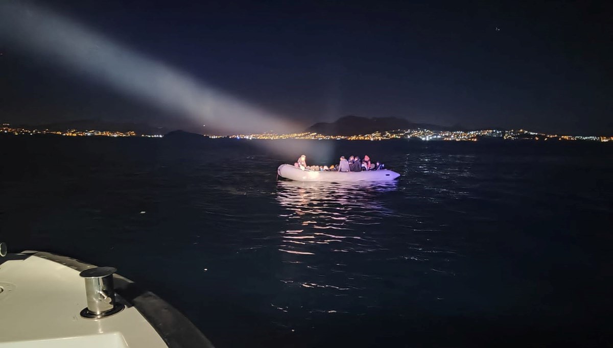 Bodrum açıklarında 44 düzensiz göçmen kurtarıldı: 31 göçmen yakalandı Bodrum açıklarında 44 düzensiz göçmen kurtarıldı: 31 göçmen yakalandı