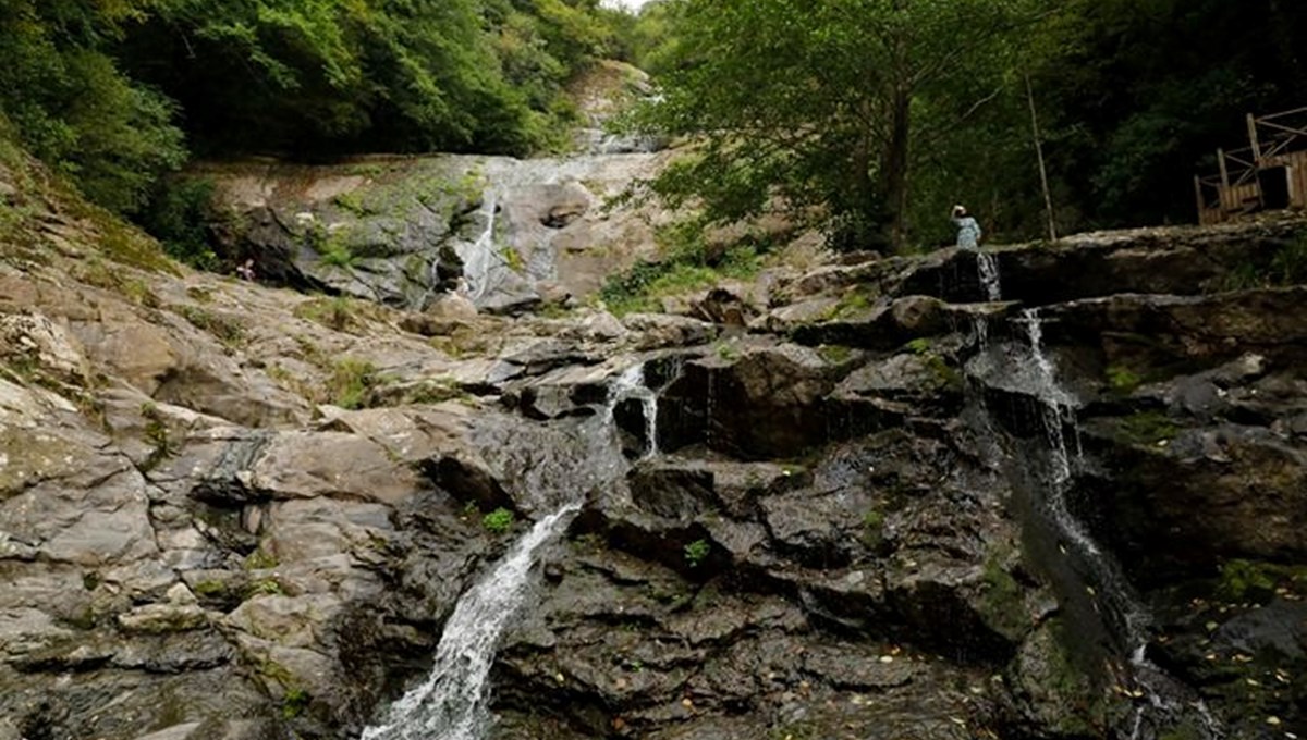 Karacaören Şelalesi yoğun ilgi görüyor