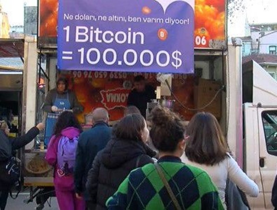 Kadıköy’de Bitcoin’in yükselişi için lokma dağıttılar: “Ne doları, ne altını, ‘ben varım’ diyor” - 1