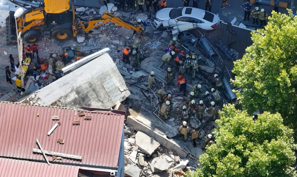 SON DAKİKA HABERİ | İstanbul Küçükçekmece'de bina çöktü: 1 kişi öldü, 7 kişi yaralı çıkarıldı - 5