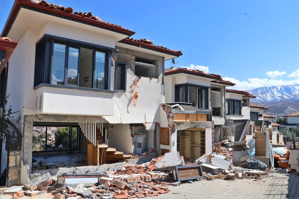 Milyonluk villalar depremde dağıldı - 3