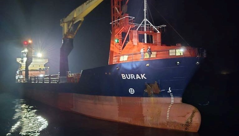 Çanakkale Boğazı'nda arızalanan gemi kurtarıldı