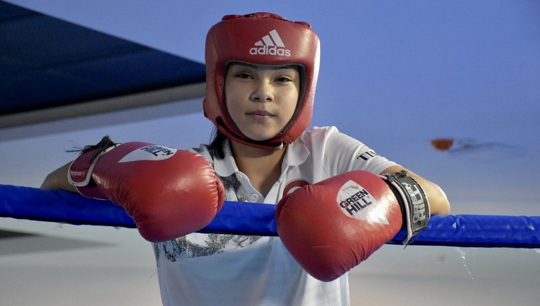 Boksa başladığı yıl hem Türkiye şampiyonu hem de Avrupa ikincisi oldu