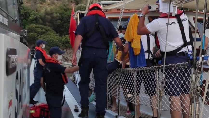 Fethiye'de aslan balığına basan kişi hastaneye kaldırıldı