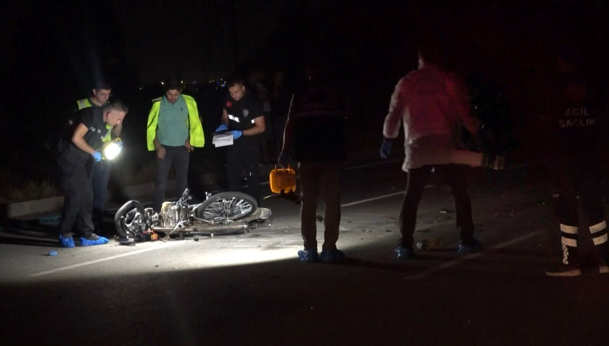 Trafiğe kapalı yolda iki motosiklet kafa kafaya çarpıştı: 2 ölü, 1 yaralı Trafiğe kapalı yolda iki motosiklet kafa kafaya çarpıştı: 2 ölü, 1 yaralı
