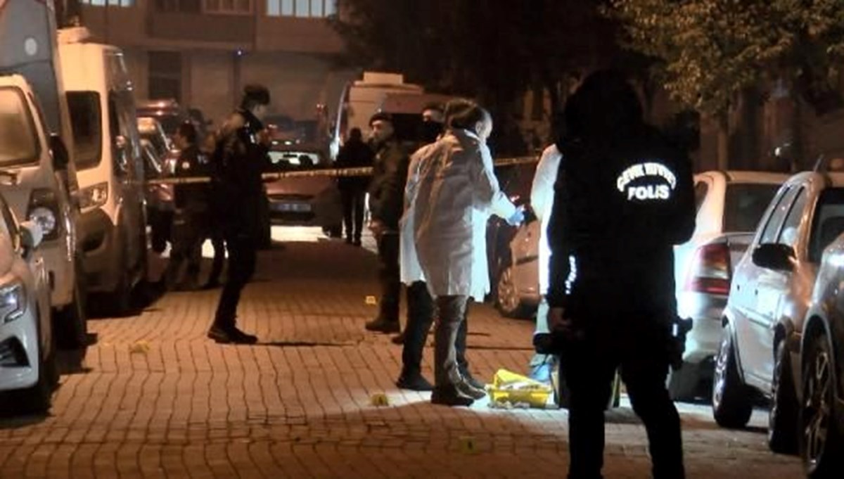 Güngören'de silahlı çatışma: 1 ölü, 3 yaralı Güngören'de silahlı çatışma: 1 ölü, 3 yaralı
