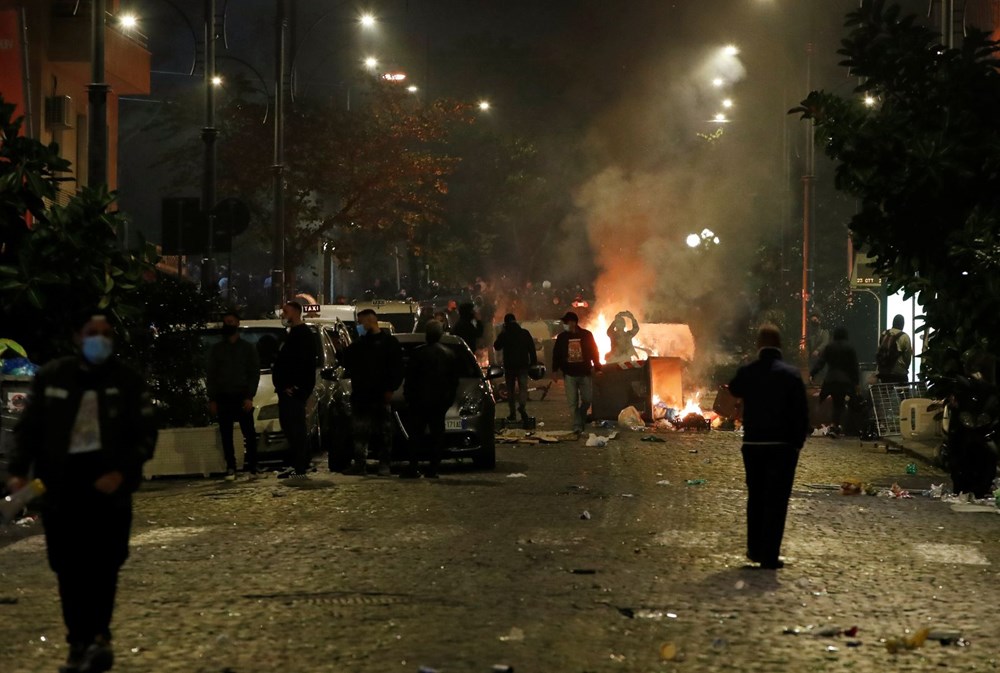 İtalya'nın Napoli kentinde sokağa çıkma yasağı olaylı başladı - 8