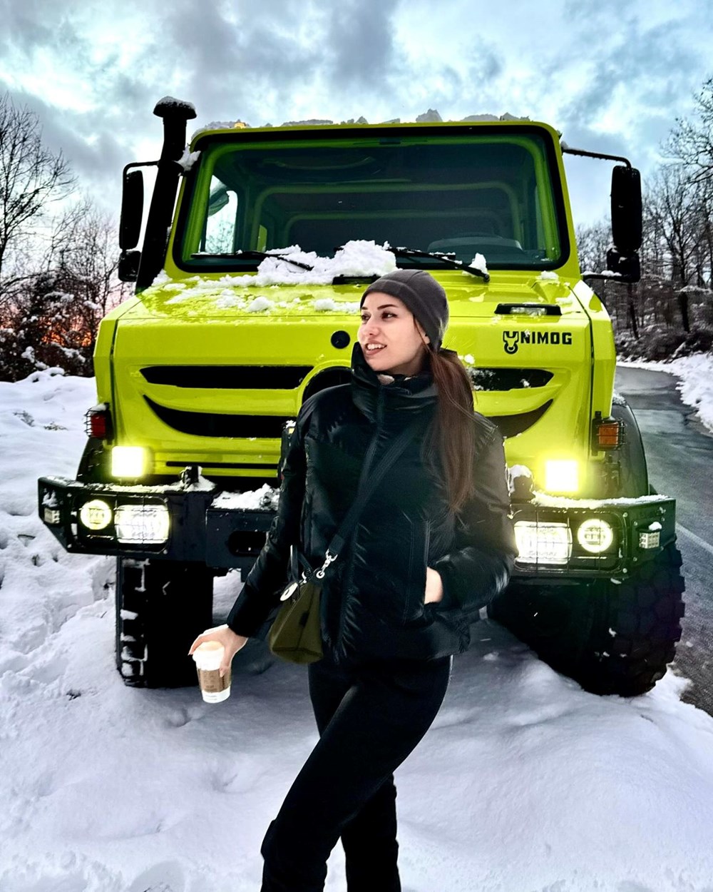 Fahriye Evcen lüks aracıyla şov yaptı - 5