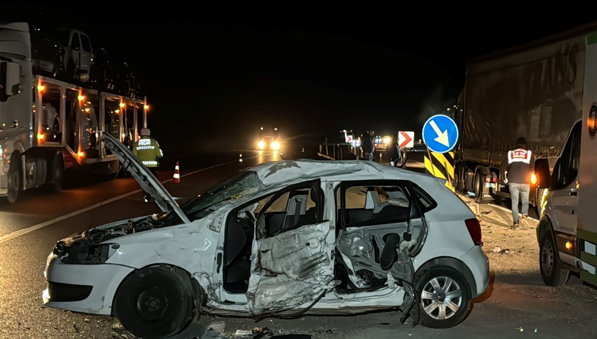 Kütahya'da TIR ile otomobil çarpıştı Kütahya'da TIR ile otomobil çarpıştı