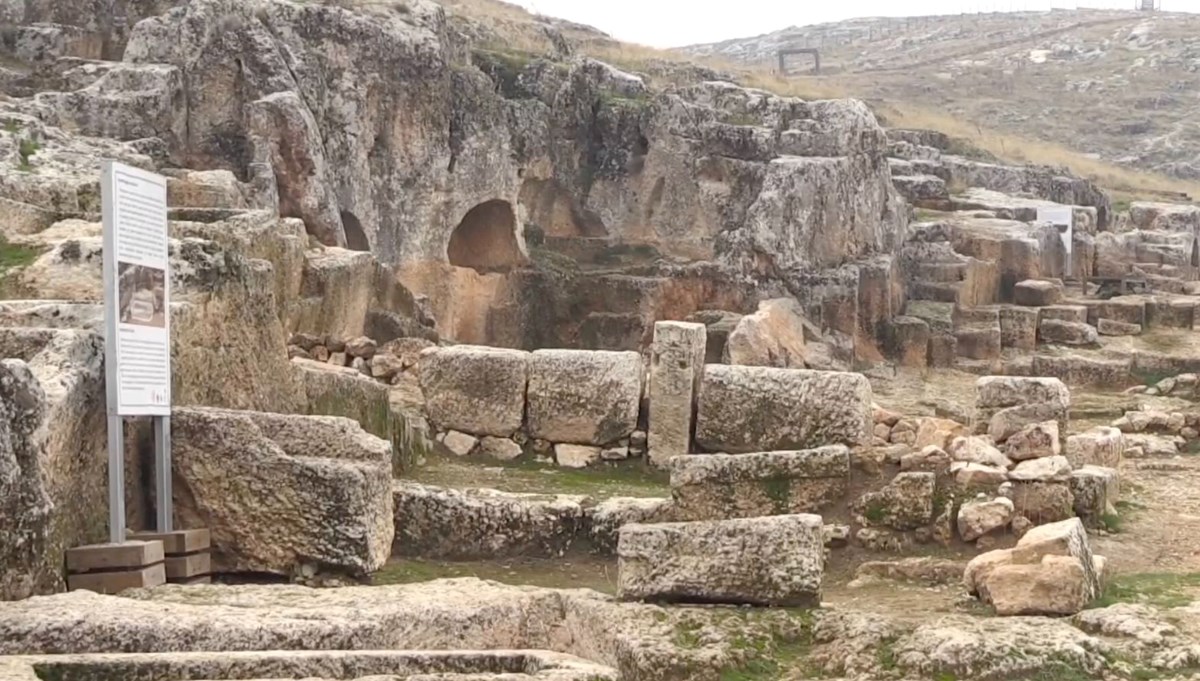 Perre Antik Kenti'ndeki kazılarda oda ve tuğla mezarlar ortaya çıktı Perre Antik Kenti'ndeki kazılarda oda ve tuğla mezarlar ortaya çıktı