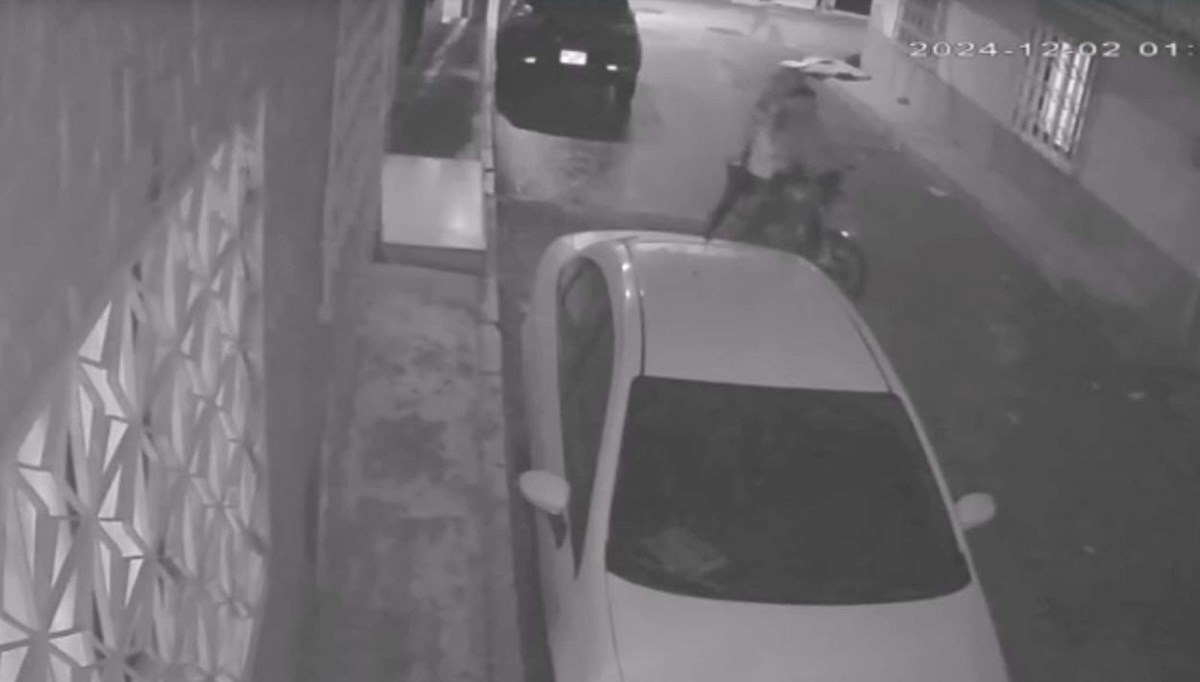 Kuyumcuya sokakta tuzak: Para dolu çantayı alamayınca cüzdanını çaldılar Kuyumcuya sokakta tuzak: Para dolu çantayı alamayınca cüzdanını çaldılar