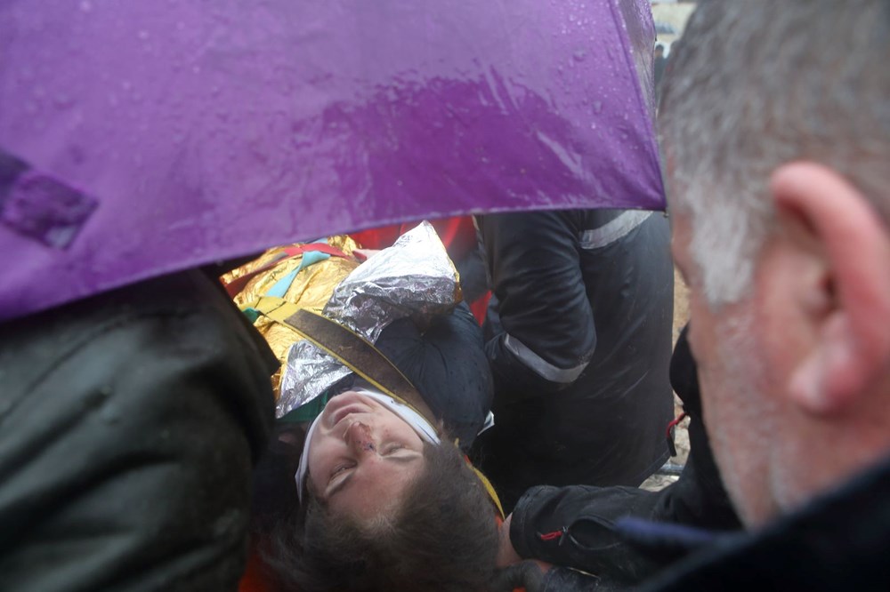 Enkaz altındakiler için zamana karşı yarış - 47