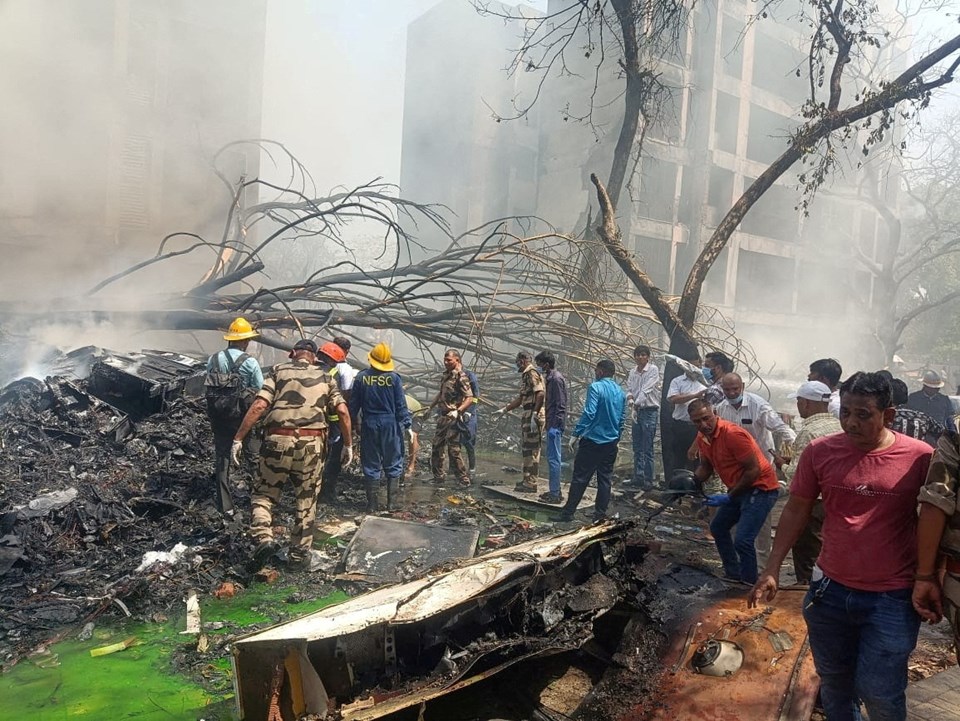 Hindistan'da yolcu uçağı faciası: 242 kişiden 2'si hayatta kalmayı başardı - 2