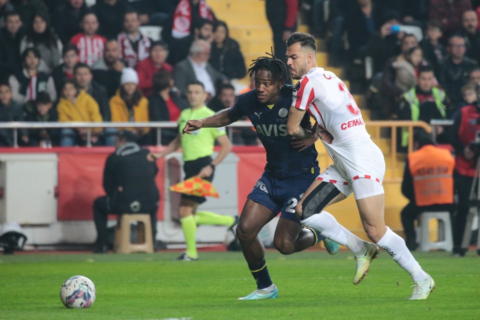 SON DAKİKA: Fenerbahçe Antalya'dan 3 puanla dönüyor - 2