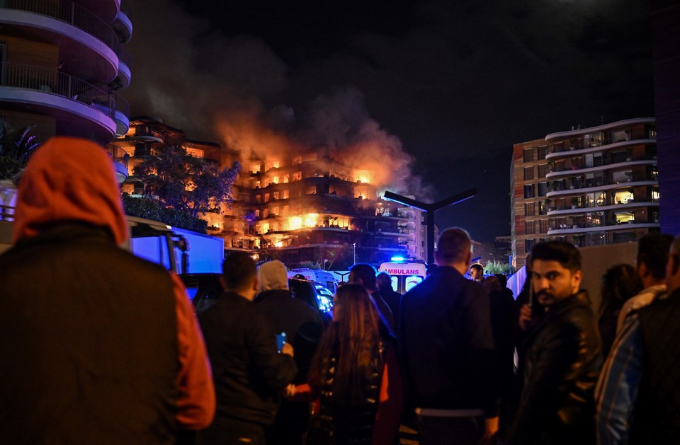 SON DAKİKA HABERİ: İzmir Narlıdere'de büyük site yangını - 5
