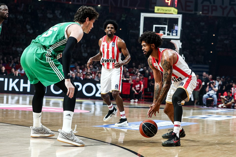Olaylı seride şampiyon belli oldu: Ergin Ataman'a bu kez lazer tuttular - 1