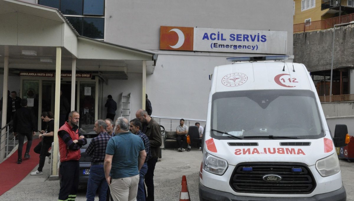 Hakkari'de yamaca çarpan kamyonetin sürücüsü öldü