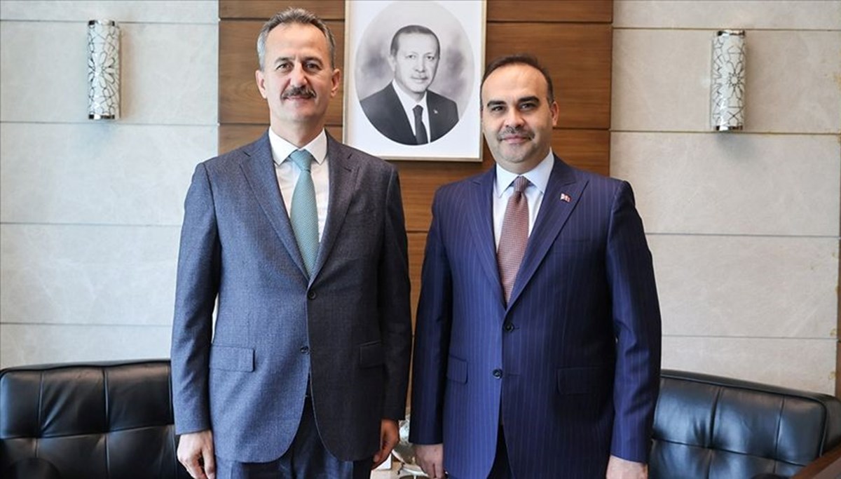 Bakan Kacır, Savunma Sanayii Başkanı Görgün ile görüştü Bakan Kacır, Savunma Sanayii Başkanı Görgün ile görüştü