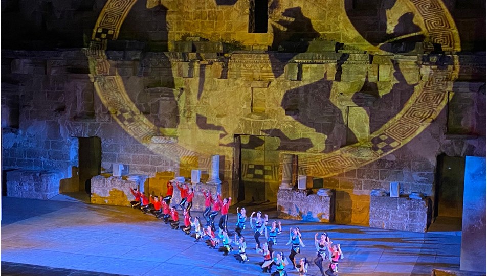 Anadolu Ateşi Aspendos'ta unutulmaz bir gösteriye imza attı