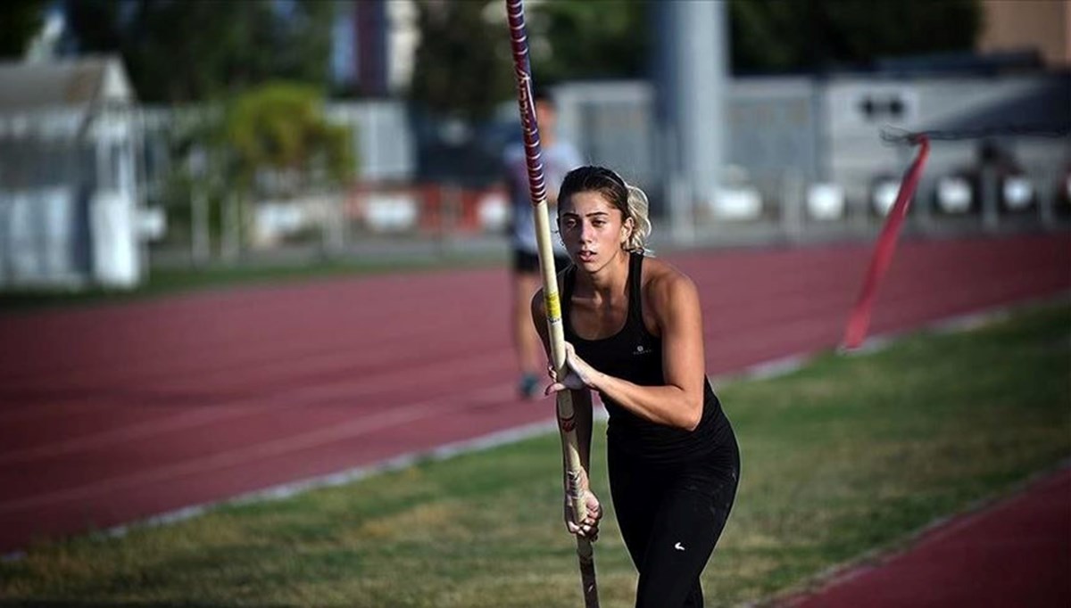 Milli sporcuya trafikte saldırı