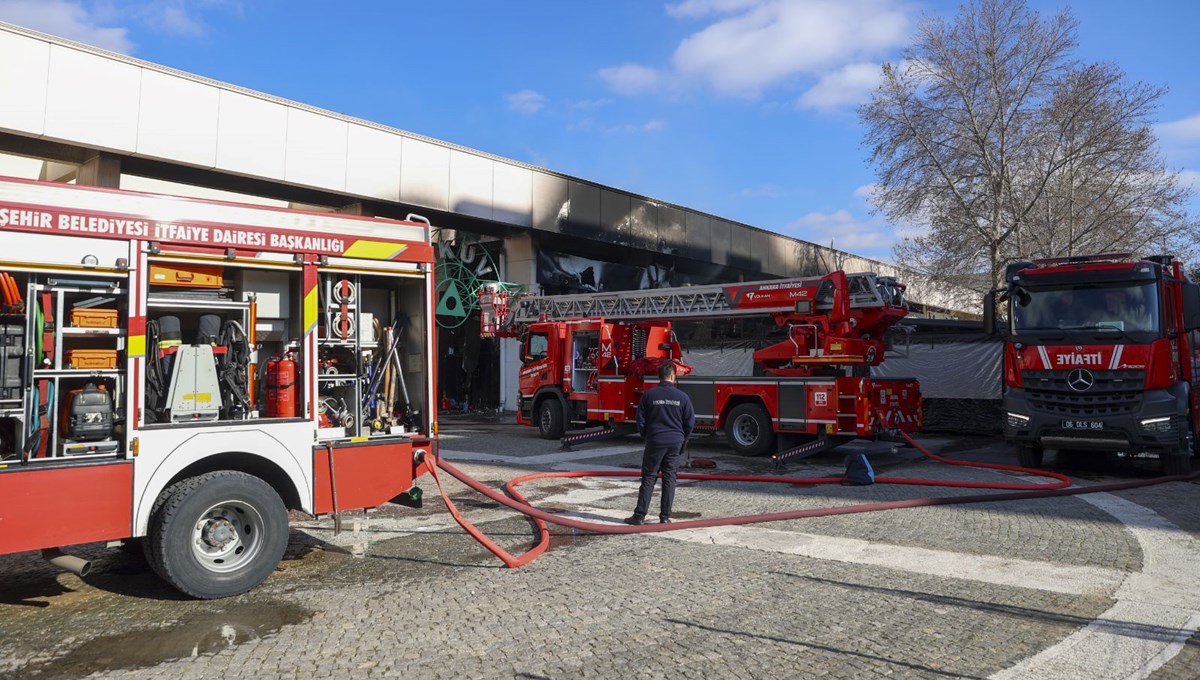 Ankara'da AVM'de yangın paniği