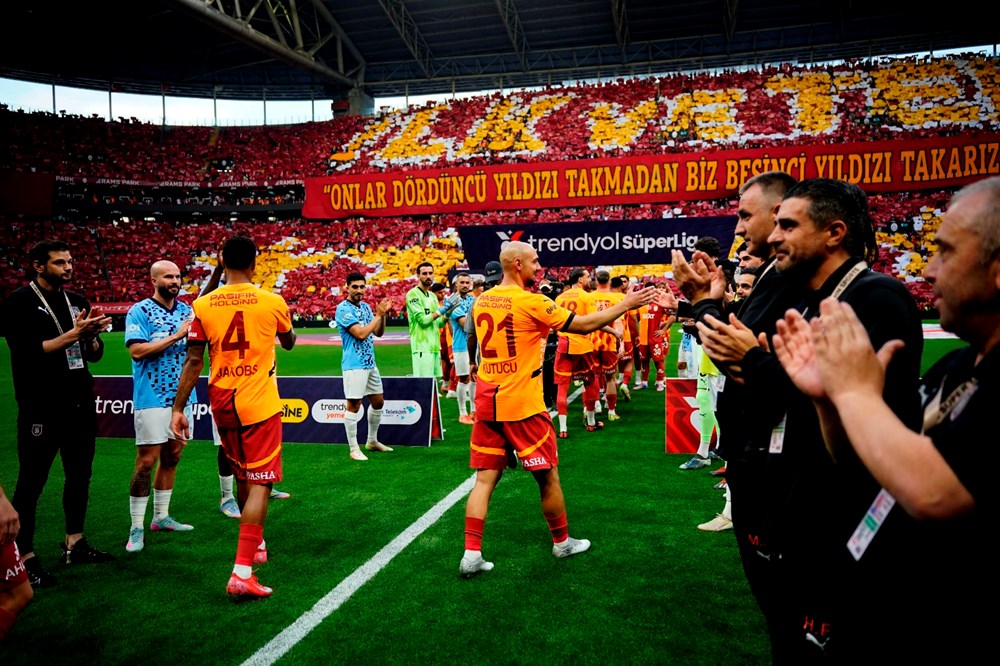 Muslera ve Mertens omuzlarda veda etti, Galatasaray kazandı! - 11