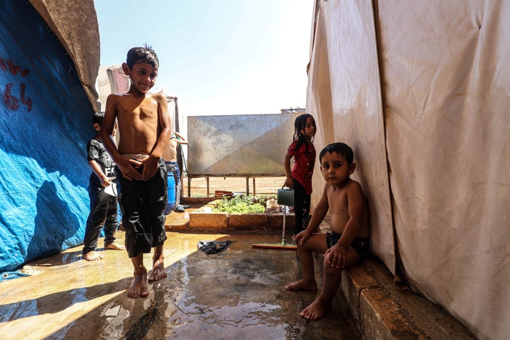 İdlib'deki kamplarda termometreler 50 dereceyi gösterdi: Hayatımızın en zor günlerinden - 12