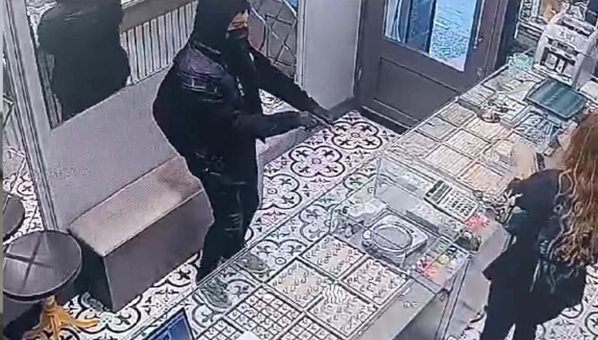 Soygun girişimi dolaba takıldı! Soygun girişimi dolaba takıldı!
