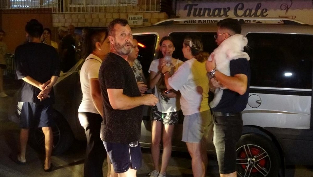 Antalya'da apartmanda yangın: Duman binayı sardı, büyük panik yaşandı