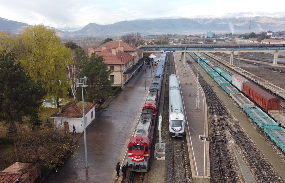 Yeni sezonda ilk seferine çıkan Turistik Doğu Ekspresi Erzincan'a ulaştı - 1