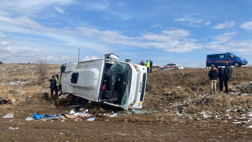 Kaza yapan 2 tur midibüsüne yardıma giden itfaiye aracı da devrildi: 1 ölü 47 yaralı - 5