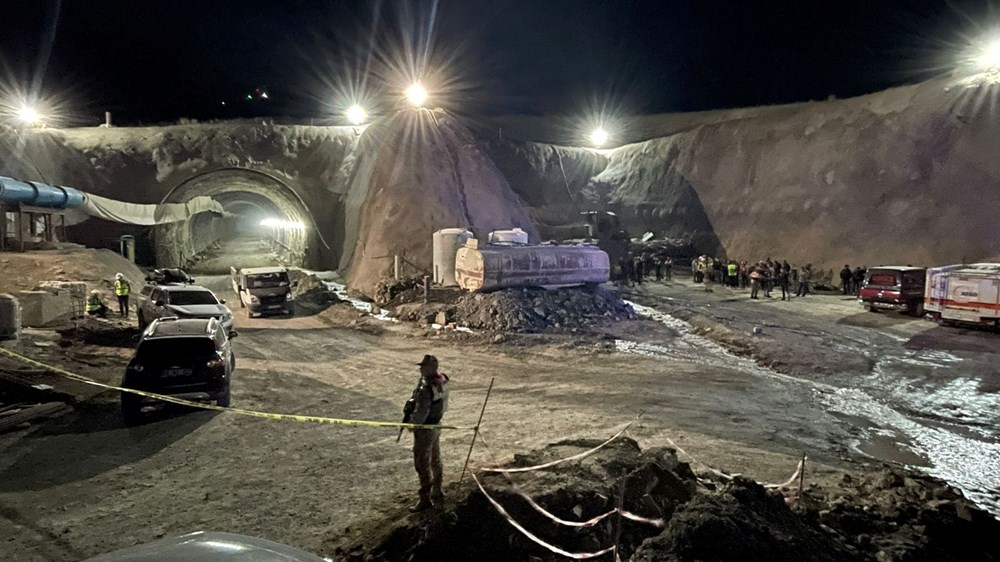 Van'da inşaatı süren tünelde göçük: 2 işçi hayatını kaybetti - 5