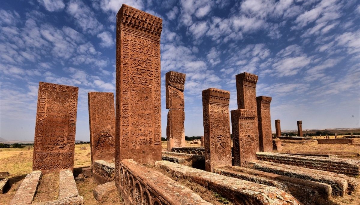 Ahlat'ın anıt mezarları, dünyaya tanıtılacak Ahlat'ın anıt mezarları, dünyaya tanıtılacak