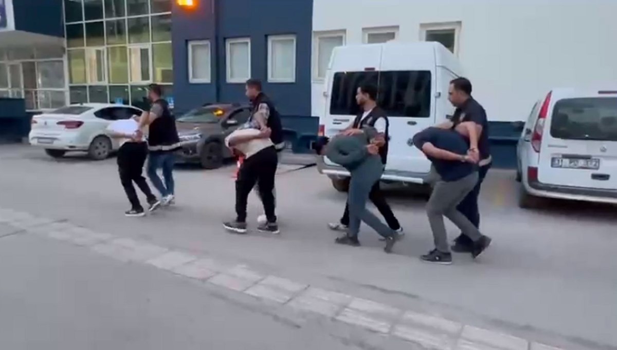 Havaya rastgele ateş açtılar Havaya rastgele ateş açtılar