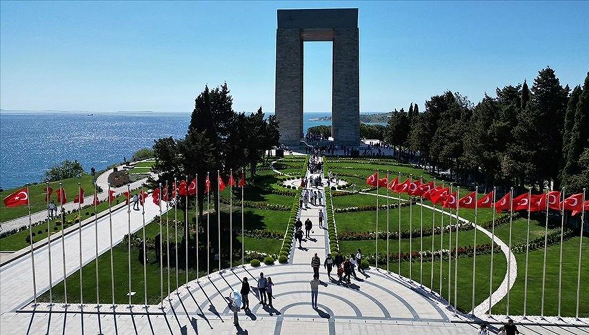Tarihi Gelibolu Yarımadası'nı bayram tatilinde 2 milyon ziyaretçi gezdi Tarihi Gelibolu Yarımadası'nı bayram tatilinde 2 milyon ziyaretçi gezdi