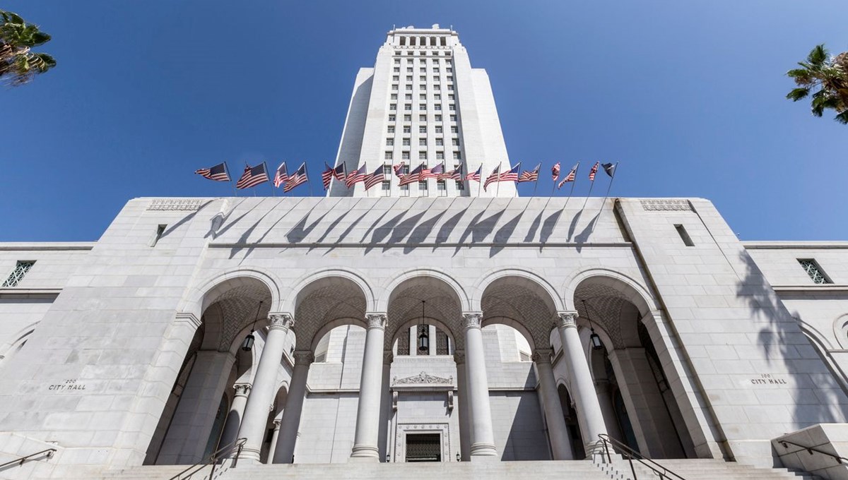 Los Angeles Belediyesi'ne araçla çarptı
