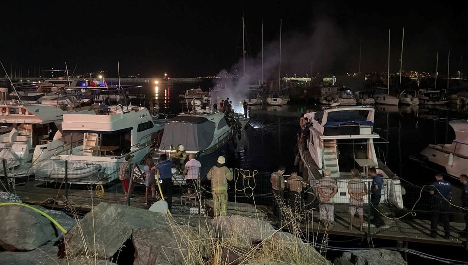 Maltepe'de teknede çıkan yangın söndürüldü