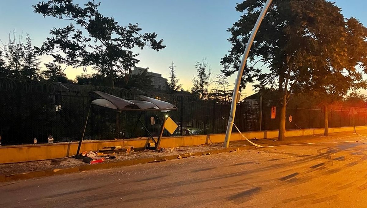Ankara'da otomobil durağa daldı: 1'i ağır 6 yaralı